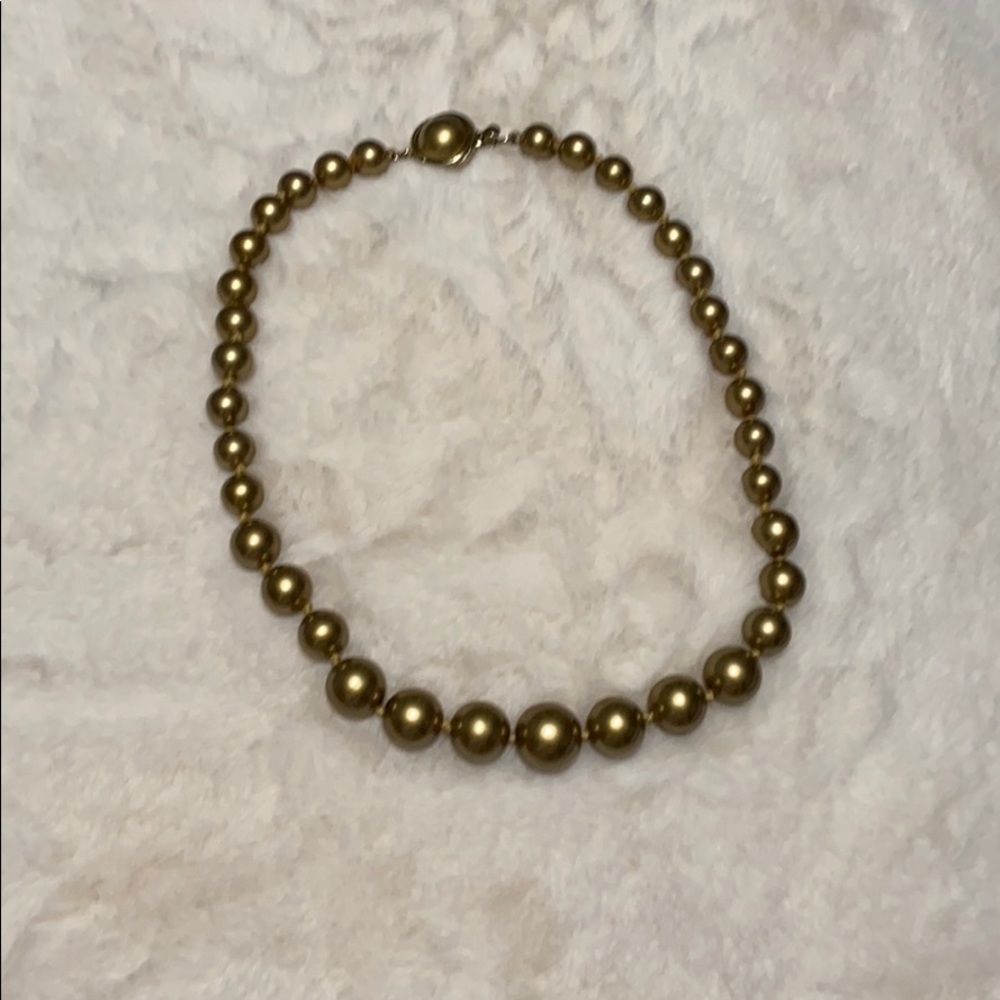 Gold pearl necklace